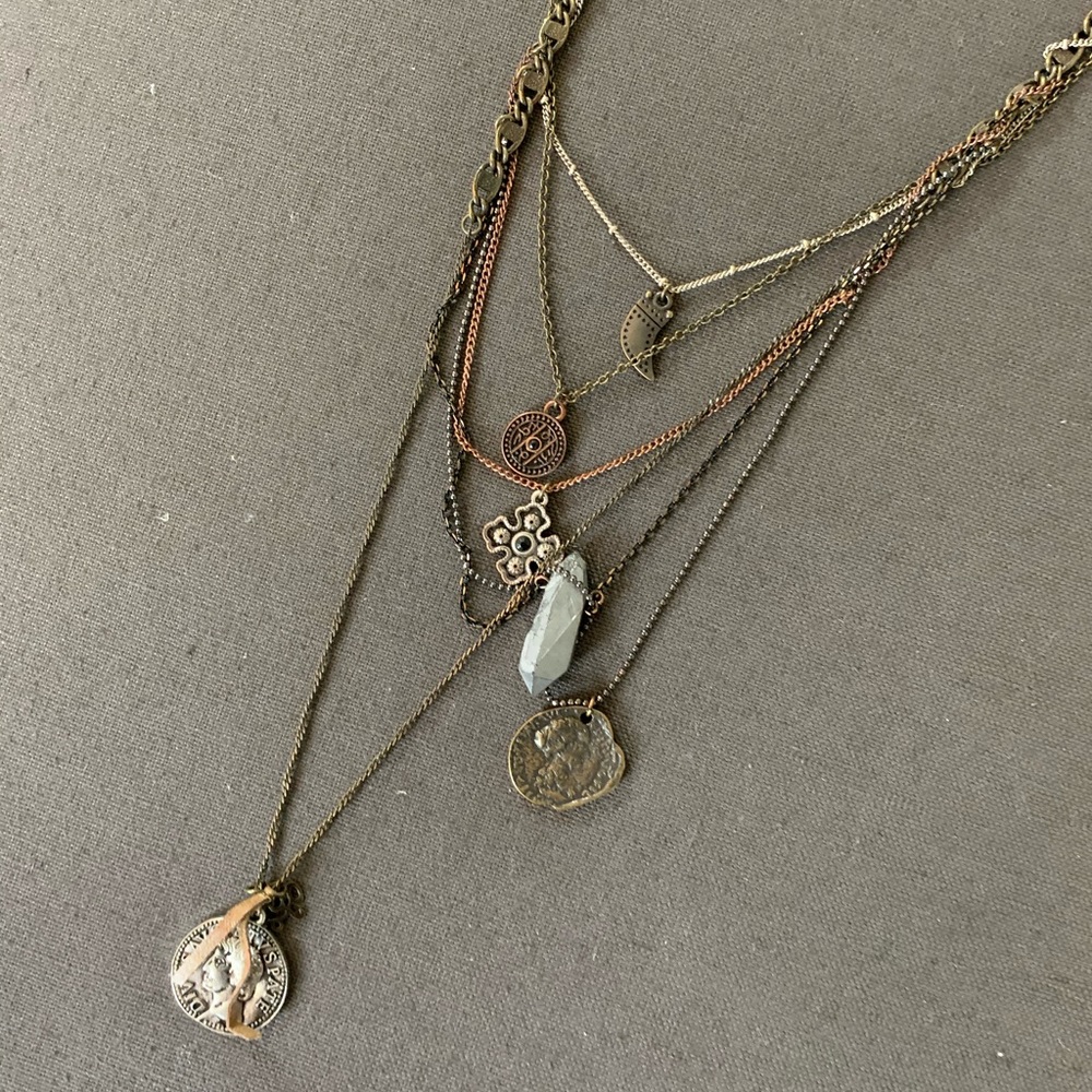 GORGEOUS 🎉 Buckle Layered Boho Necklace